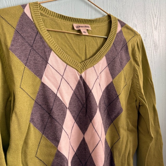 5for20 St. John’s Bay olive green v-neck long sleeve gray white argyle sweater - Picture 3 of 6